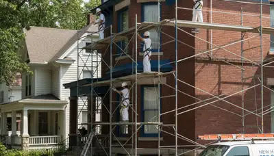 Painting contractors in Fort Wayne, IN providing professional interior and exterior painting services