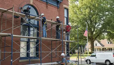 Painting contractor serving Fort Wayne, IN for professional interior and exterior painting services